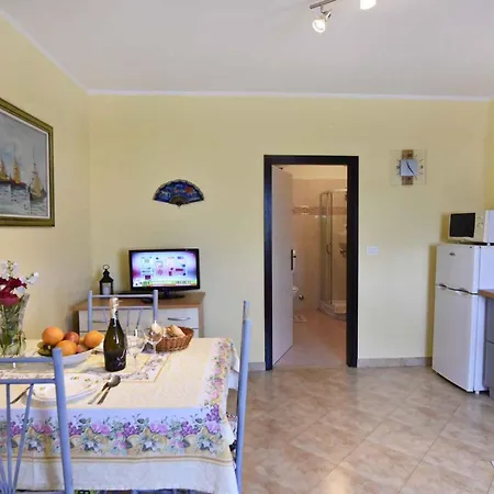 With Parking Space Djuba, - 22548 דירה