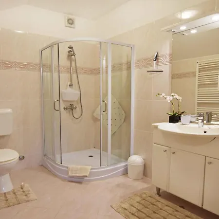 דירה With Parking Space Djuba, - 22548 אומאג